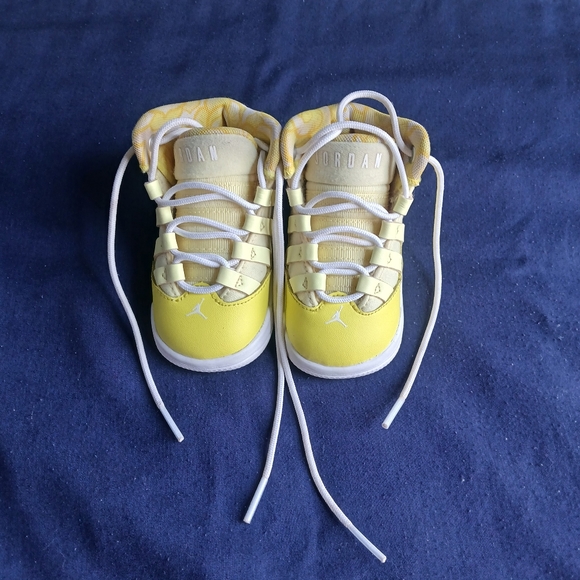 Nike Air Jordan's Children's Shoes 4C Yellow/White Max Aura - Picture 1 of 8